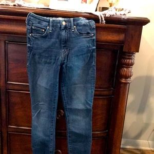 MOTHER  high waisted looker jeans.